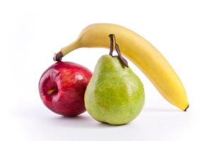 Яблоко, банан и груша для кролика